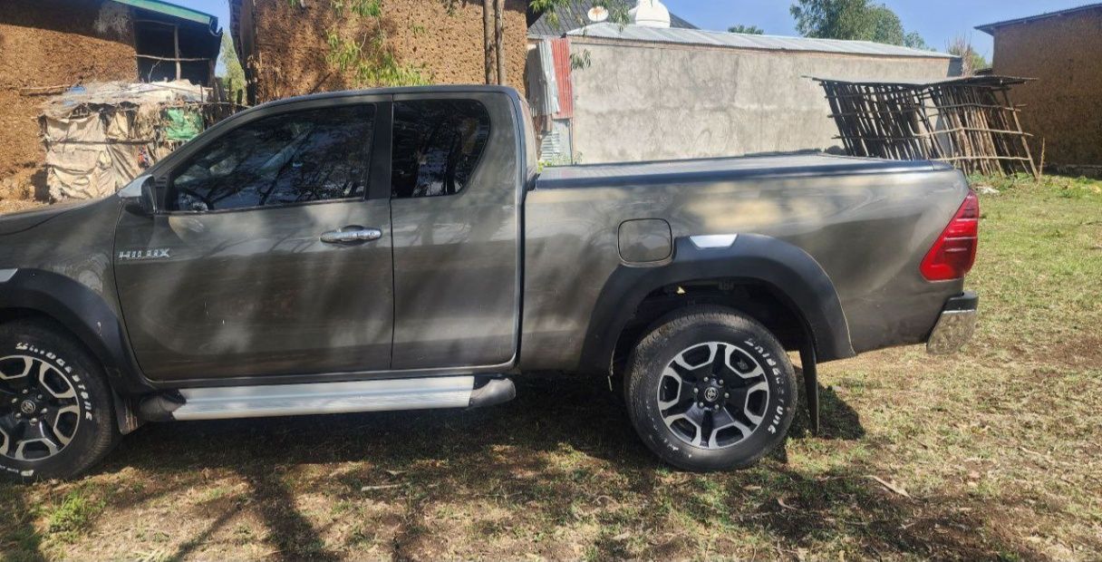 አስቸኳይ!! 2021 Invincible,excellent condition!!