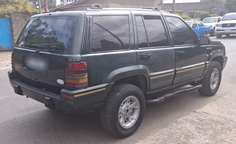 Automatic Jeep Cherokee,excellent condition!! - Image