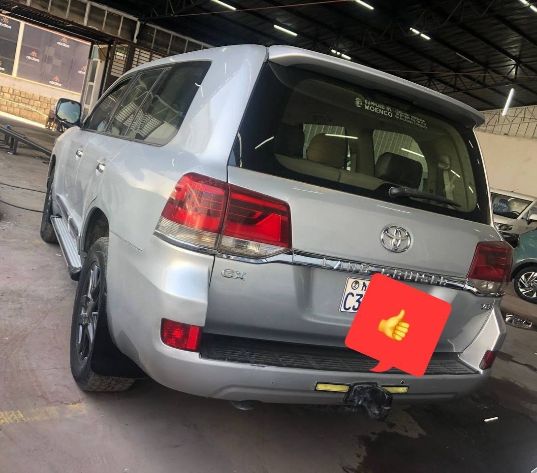 Toyota V8,2009,Updated to 2020,excellent condition!! - Image