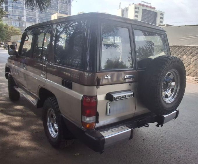 Toyota Mark 2,5L engine,7 seat,excellent condition!! - Image