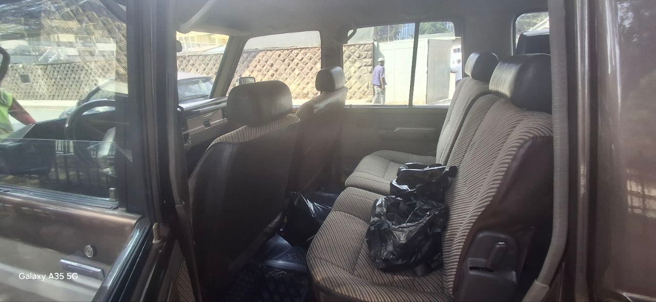 Toyota Mark 2,5L engine,7 seat,excellent condition!! - Image