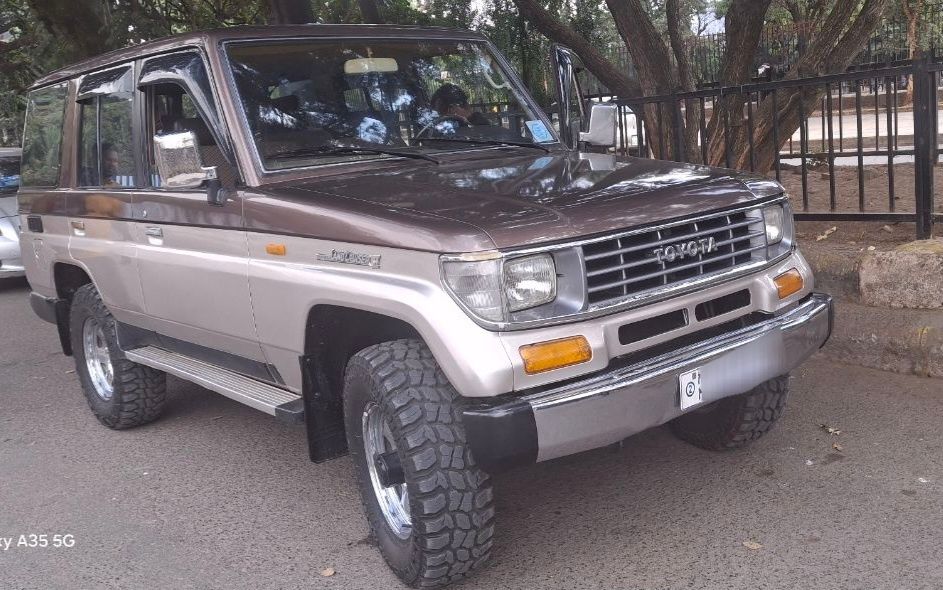 Toyota Mark 2,5L engine,7 seat,excellent condition!! - Image