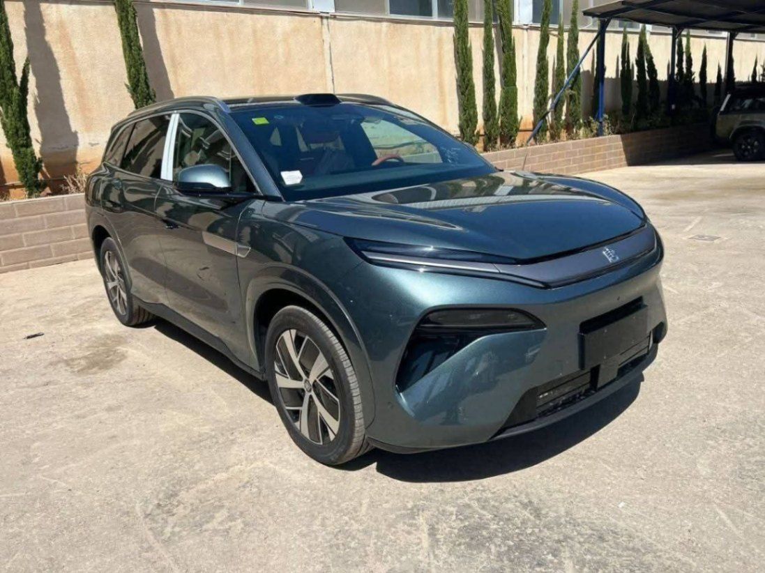 Byd tang dmi hybrid  2025