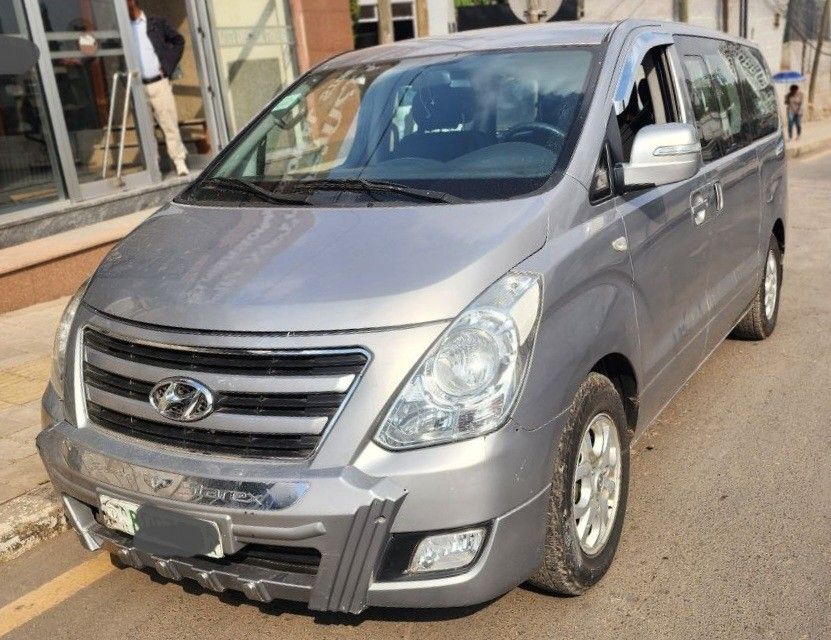 Hyundai Starex