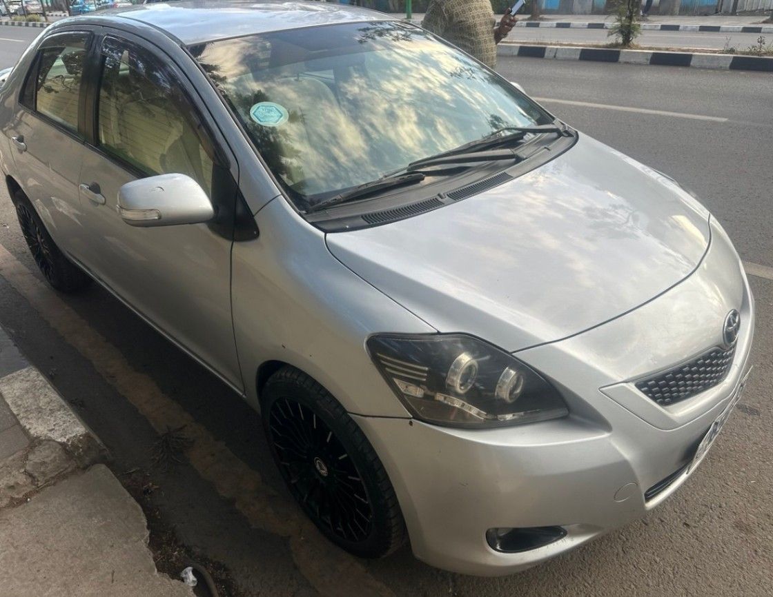 Toyota Yaris Belta - Image