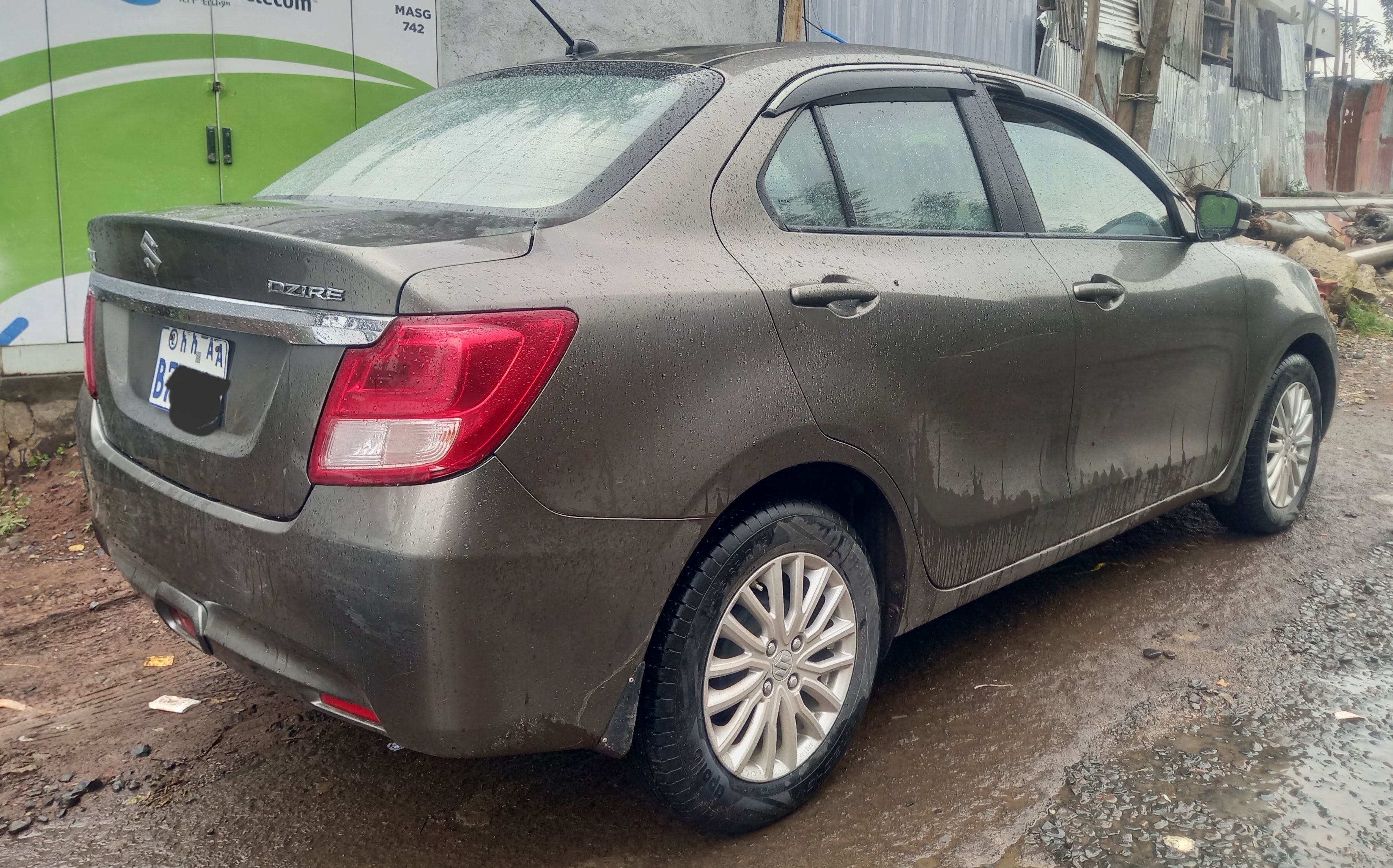 Suzuki Dzire (Creame) - Image