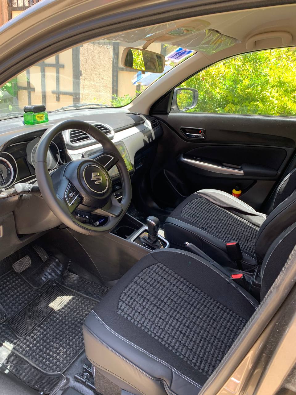 suzuki dzire - Image