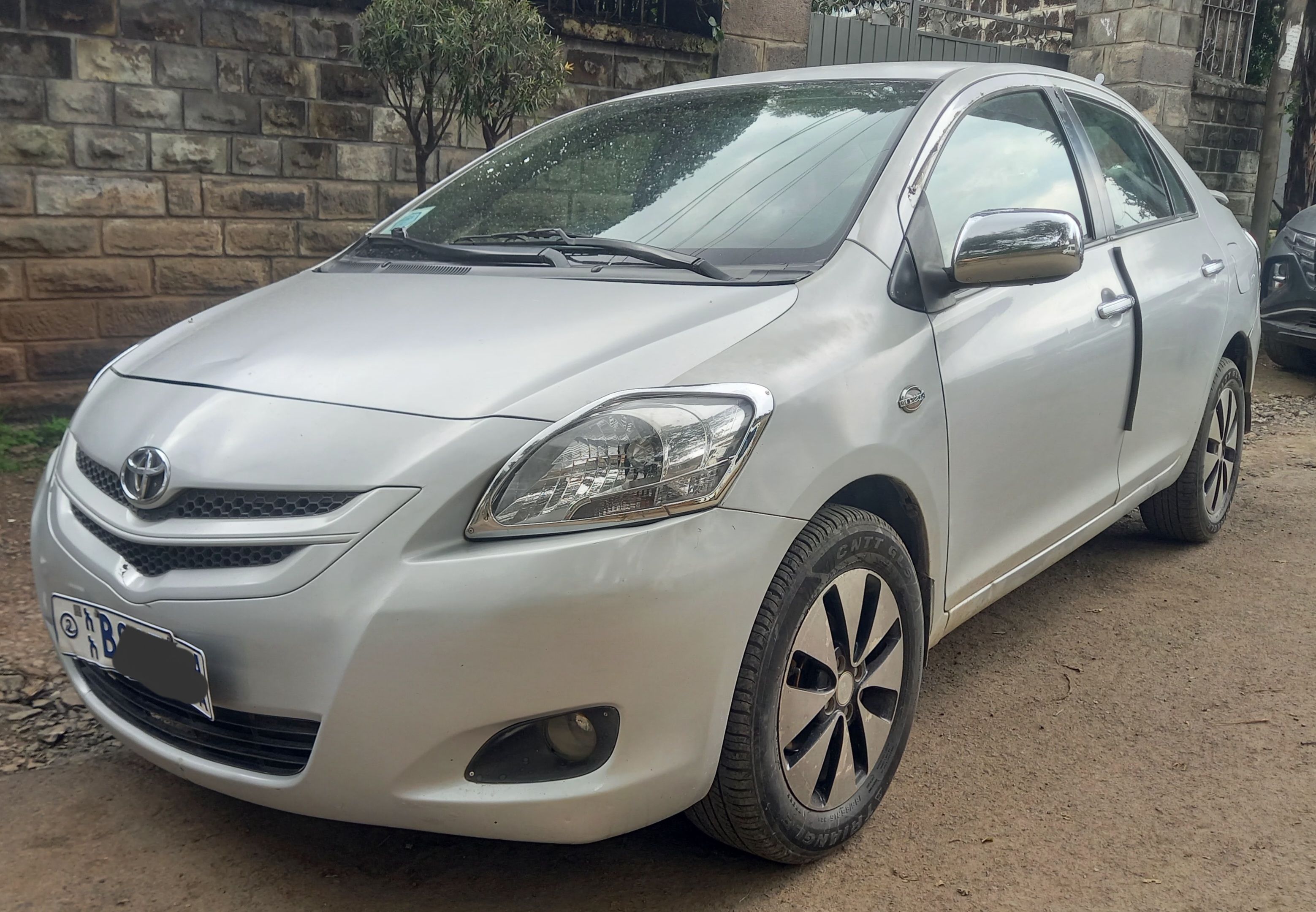 Toyota Yaris Belta - Image