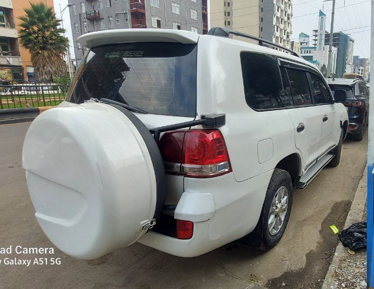 V8 Land cruiser,2012, 7 Seated,excellent condition!! - Image