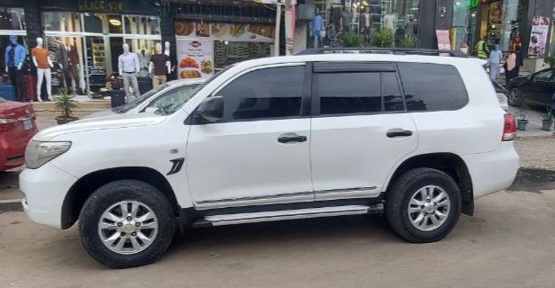 V8 Land cruiser,2012, 7 Seated,excellent condition!! - Image