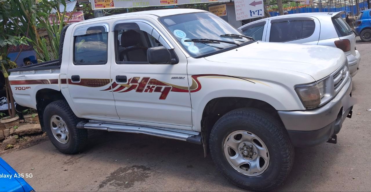 Toyota Double Gabina, 3L engine,2002,excellent condition!! - Image