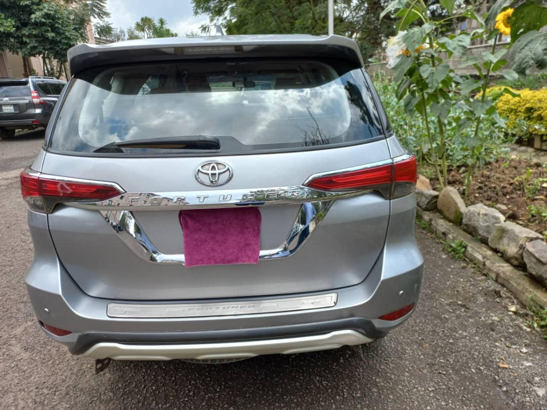 TOYOTA FORTUNER - Image