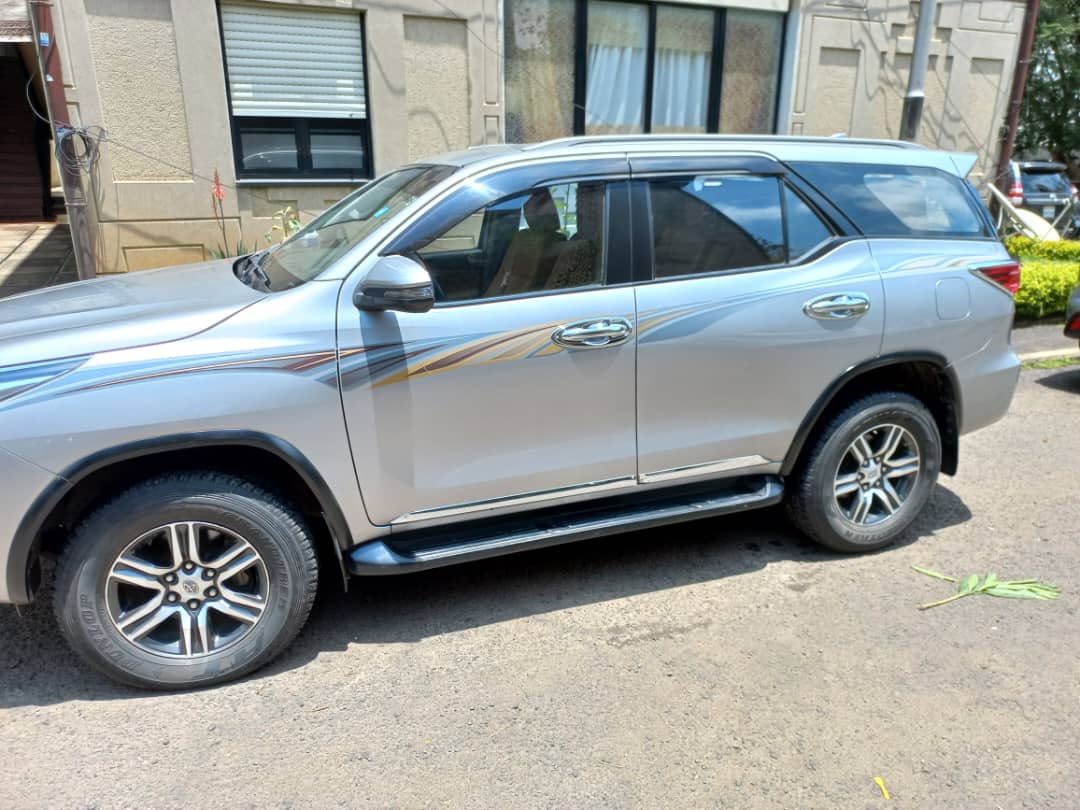 TOYOTA FORTUNER - Image