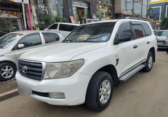 Toyota Land Cruiser V8,2012,7-Seater,excellent condition!! - Image