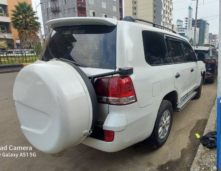 Toyota Land Cruiser V8,2012,7-Seater,excellent condition!! - Image