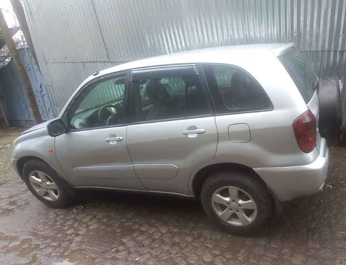 በጣም አስቸኳይ!! Toyota Rav4,2002,excellent condition!!