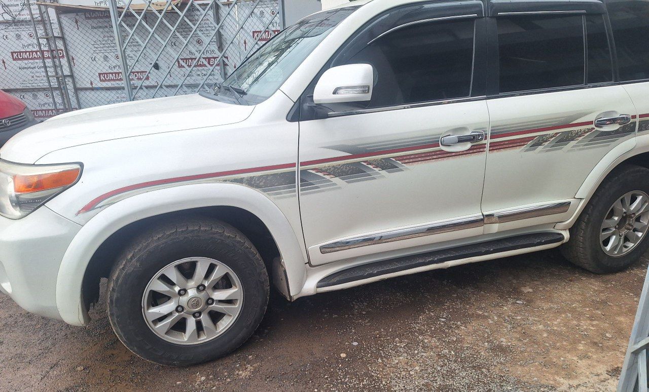 አስቸኳይ!! Automatic V8,Land Cruiser,7 seater,excellent condition!!