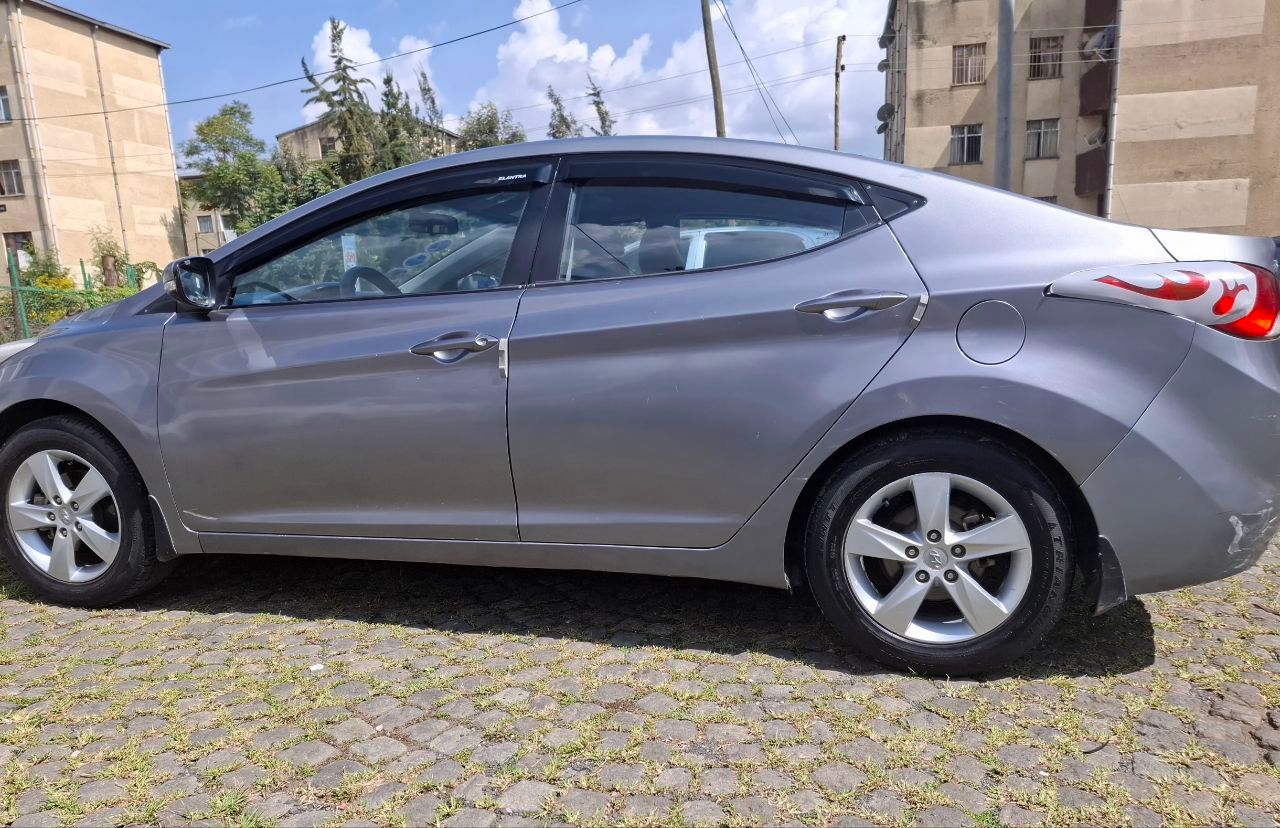 Hyundai Elantra 2013 - Image