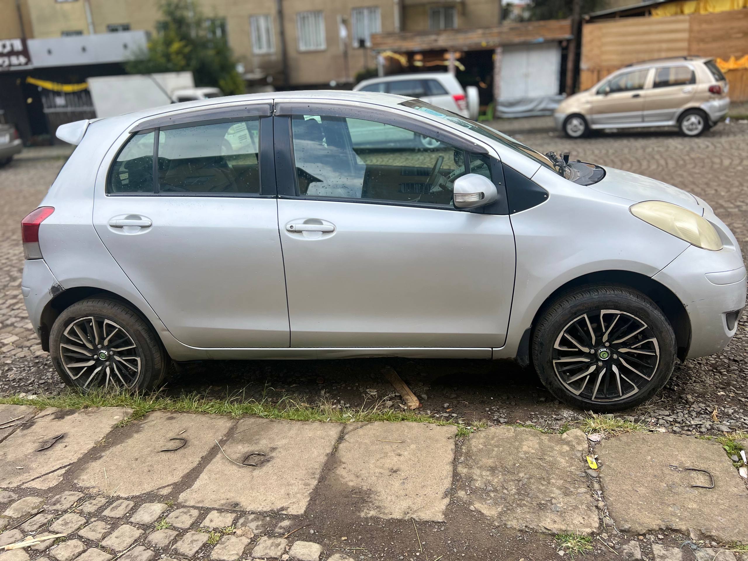 Toyota compact yaris 2010 - Image