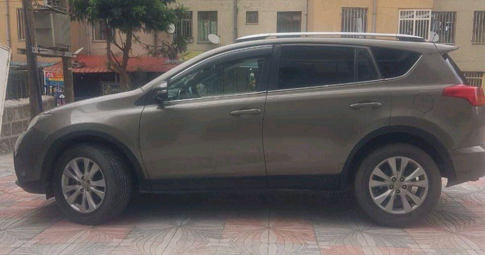 URGENT!! 2014 AUTOMATIC RAV4,EXCELLENT CONDITION!! - Image