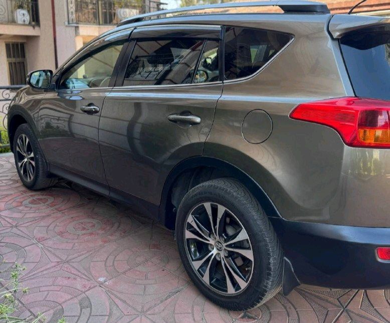 2016 AUTOMATIC RAV4,EUROPE,SUPER EXCELLENT CONDITION!!