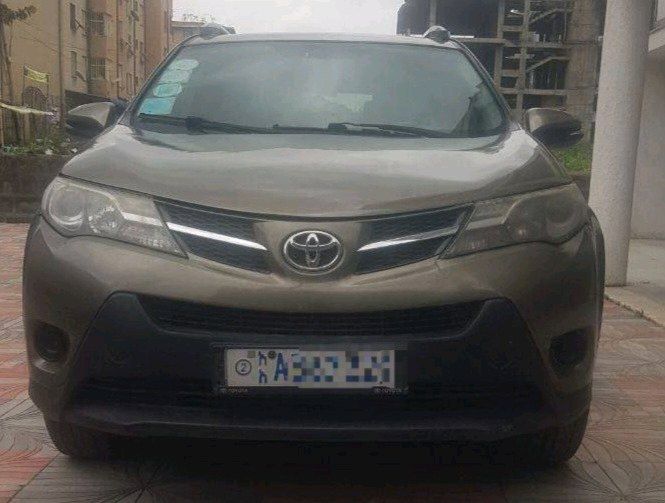በጣም አስቸኳይ!! 2013 RAV4,EUROPE,2.0 cc,AUTOMATIC.