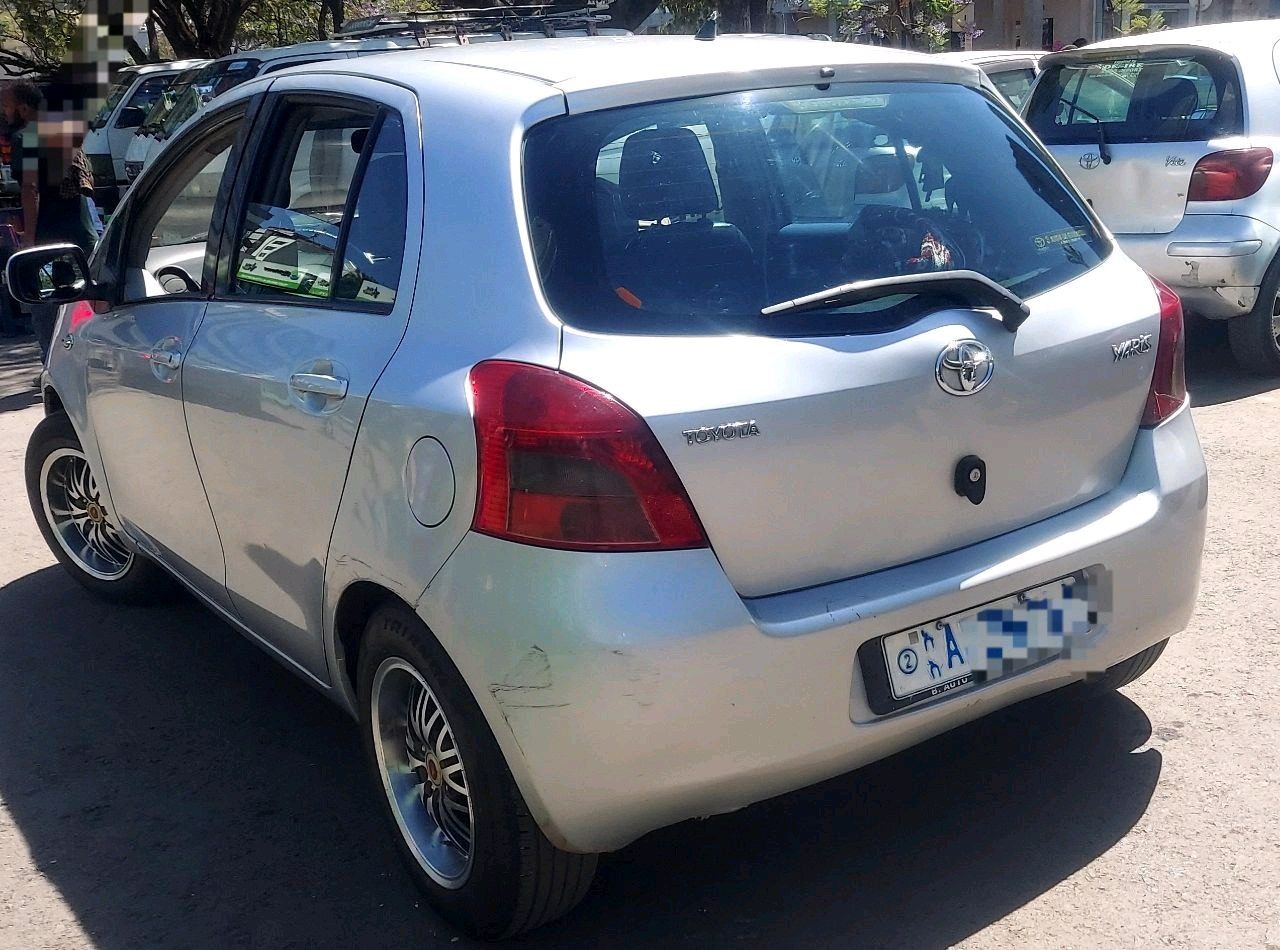 በጣም አስቸኳይ!! YARIS COMPACT,EUROPE,MANUAL,MERI YALZORE,EXCELLENT CONDITION!! - Image