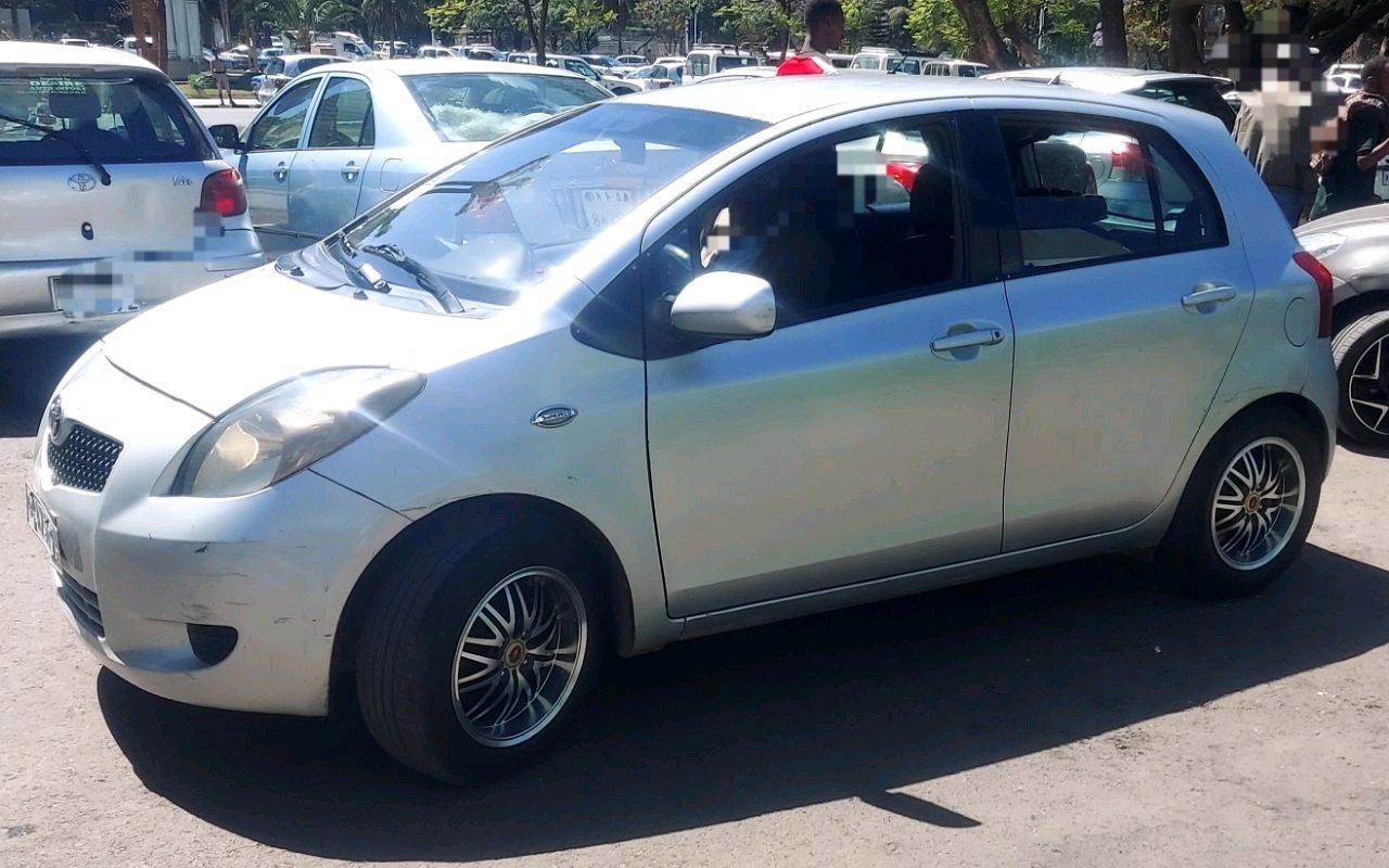 በጣም አስቸኳይ!! YARIS COMPACT,EUROPE,MANUAL,MERI YALZORE,EXCELLENT CONDITION!!