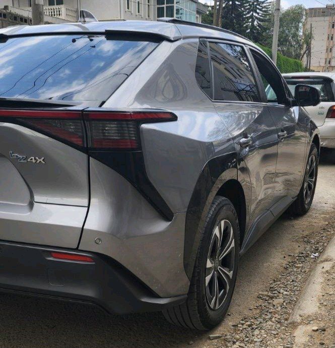 2023 bz4x,Engine:full option, 160KW,214HP,Automatic.