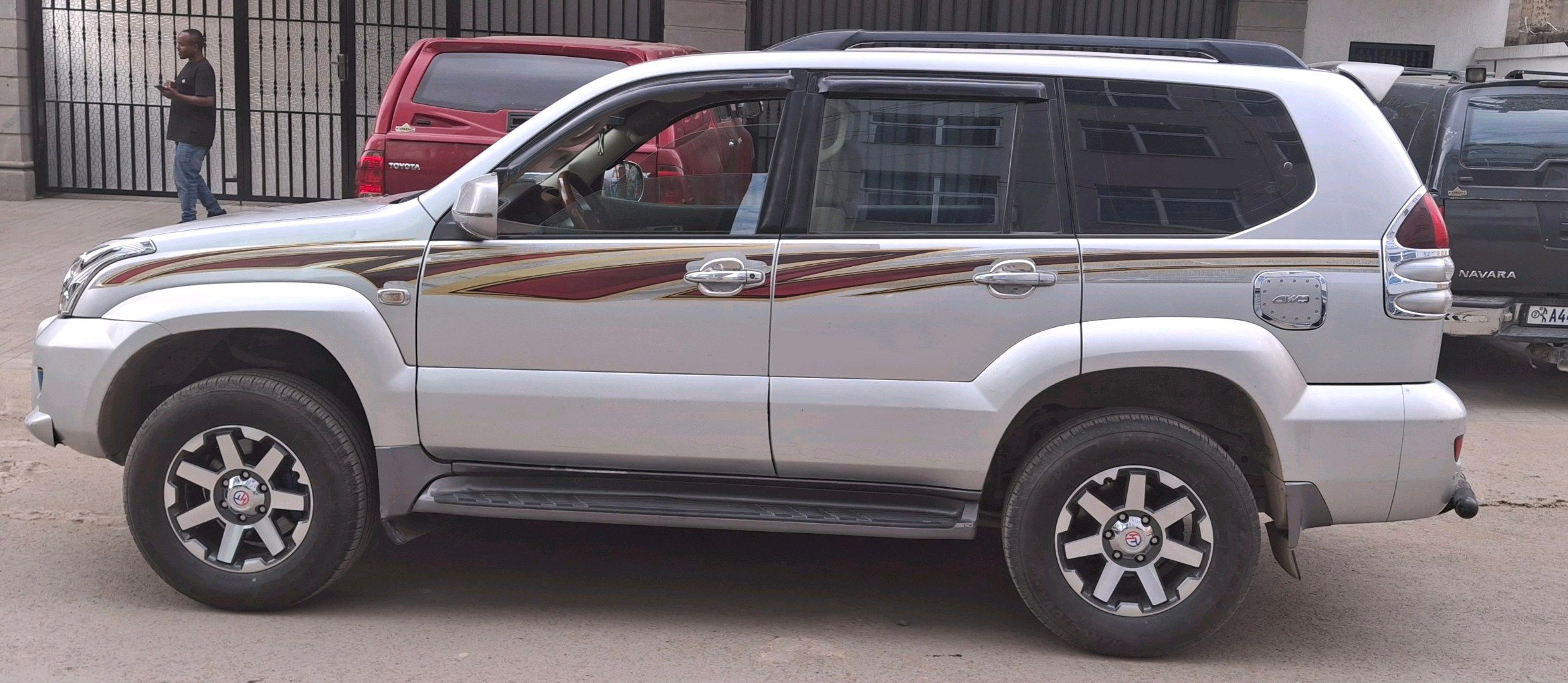 Automatic Prado,7-seat,VVT-i engine,4 cylinder,super excellent condition!!በ አውቶማቲክ በሆነ በትንሽ መኪናም መቀያየር ይቻላል። - Image