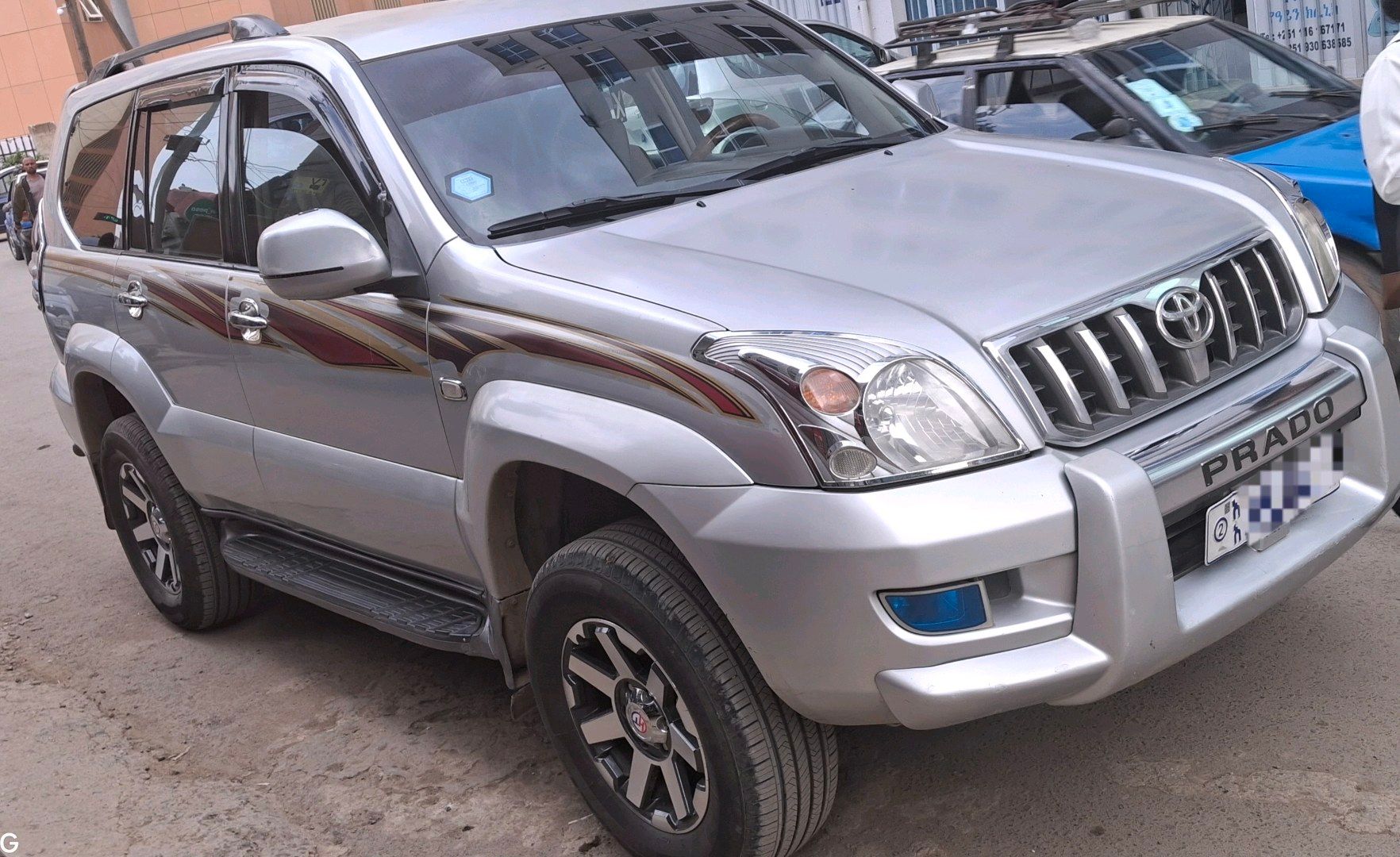 Automatic Prado,7-seat,VVT-i engine,4 cylinder,super excellent condition!!በ አውቶማቲክ በሆነ በትንሽ መኪናም መቀያየር ይቻላል። - Image