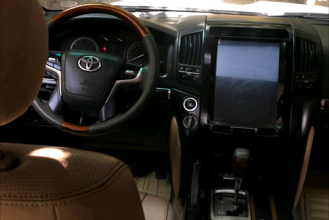 TOYOTA LANDCRUISER,V8,2020 UPGRADED FROM 2010.