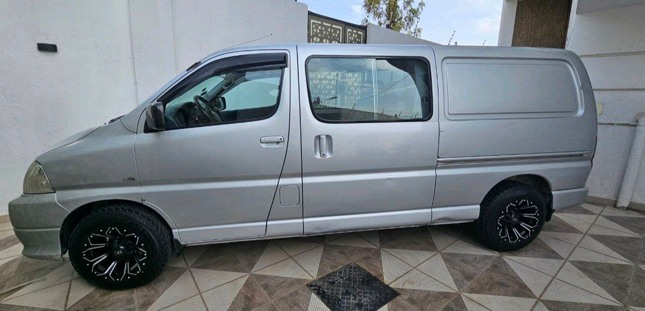 TOYOTA DOLPHIN,D4D,2008,HALF VAN. - Image
