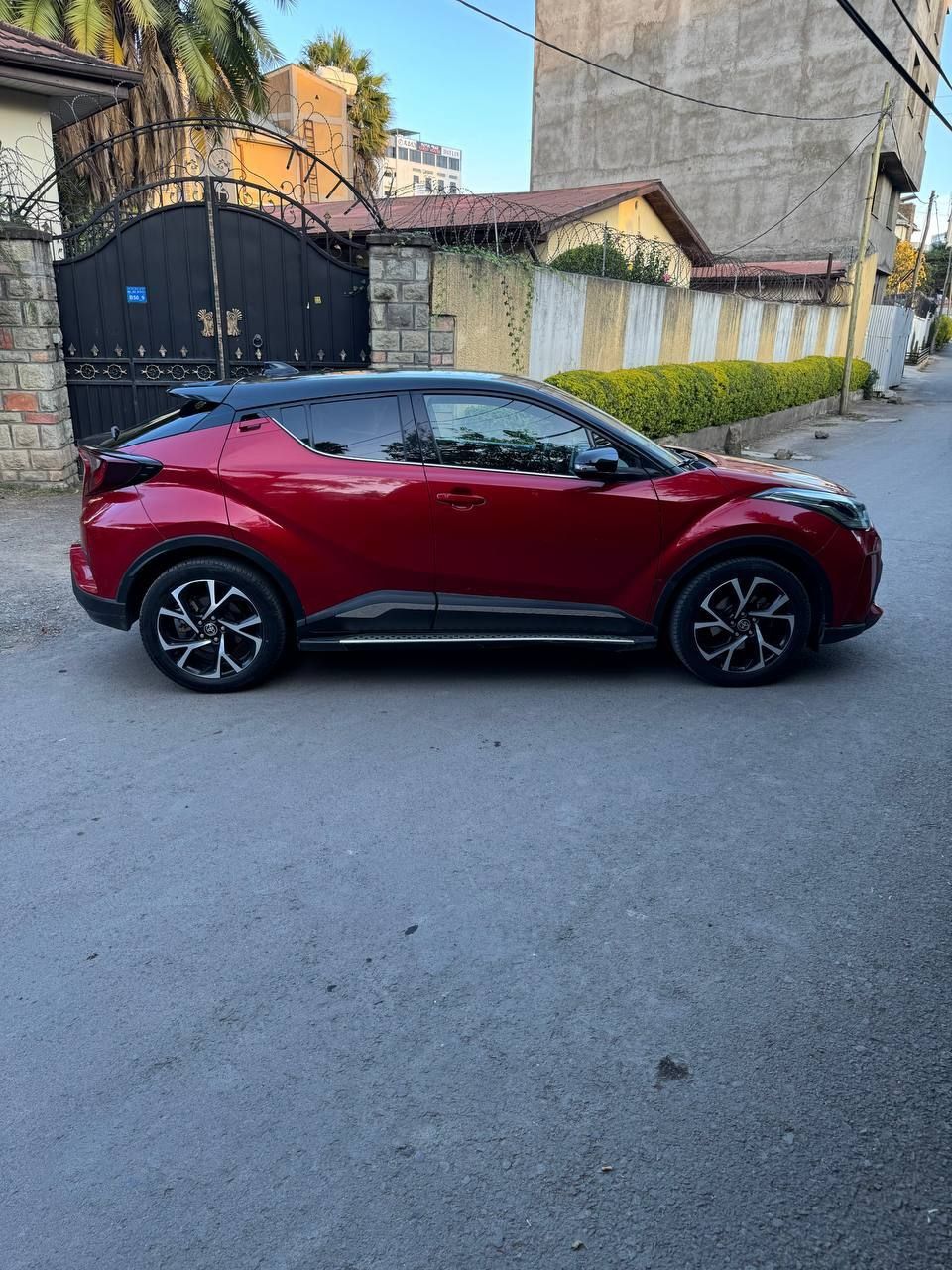 TOYOTA CH-R