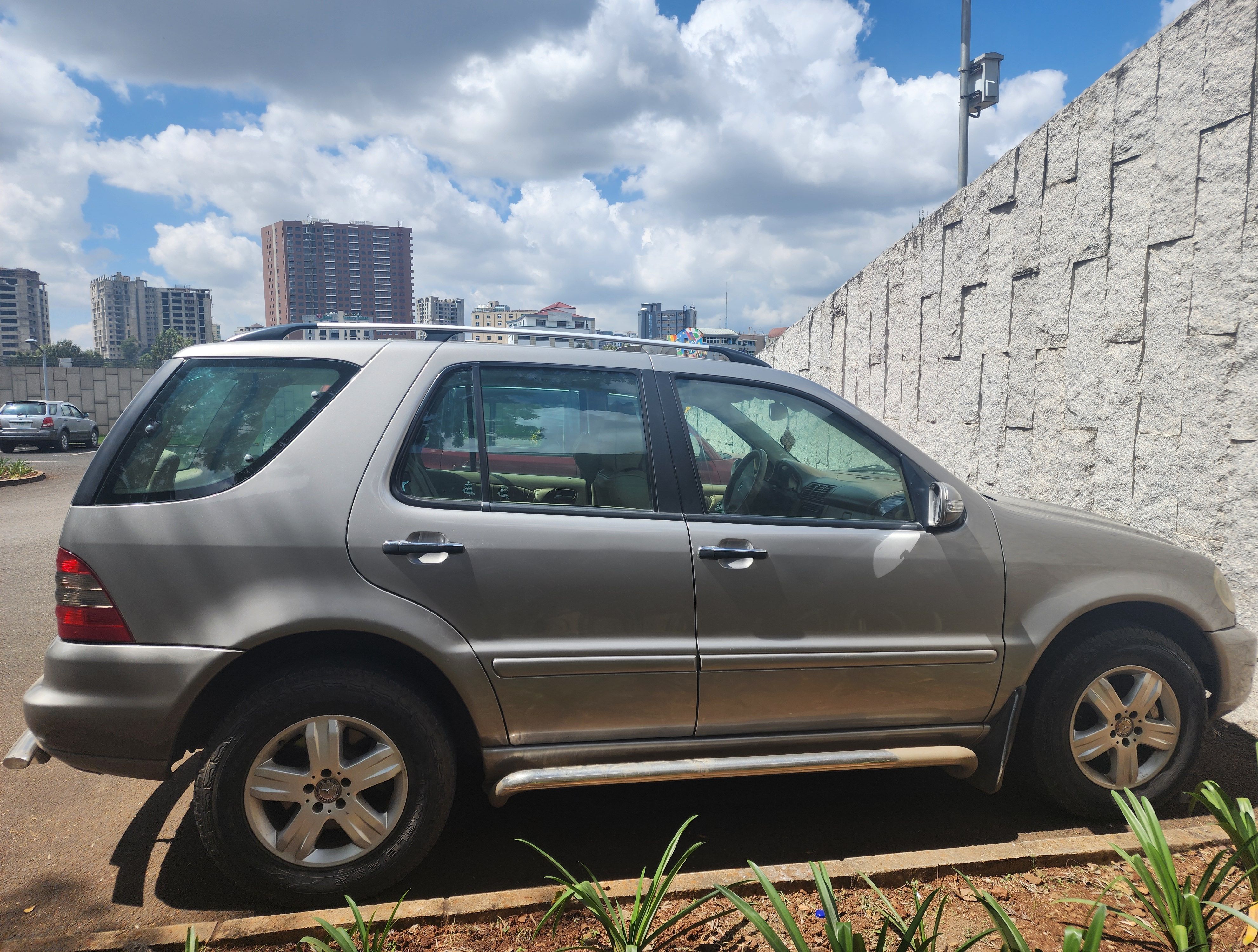 Mercedes Benz ML 350 - Image