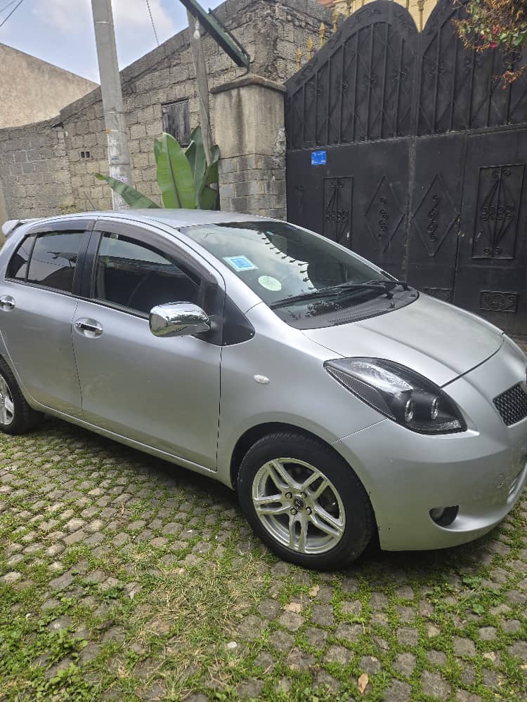 Toyota yaris compact 2006 - Image