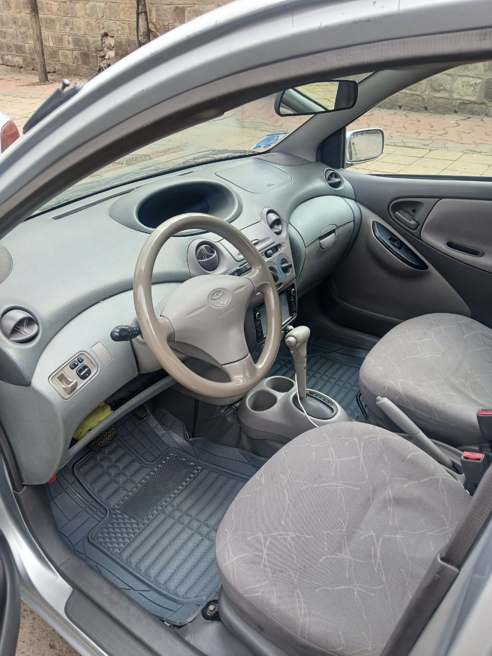 Toyota platz real 2002 - Image