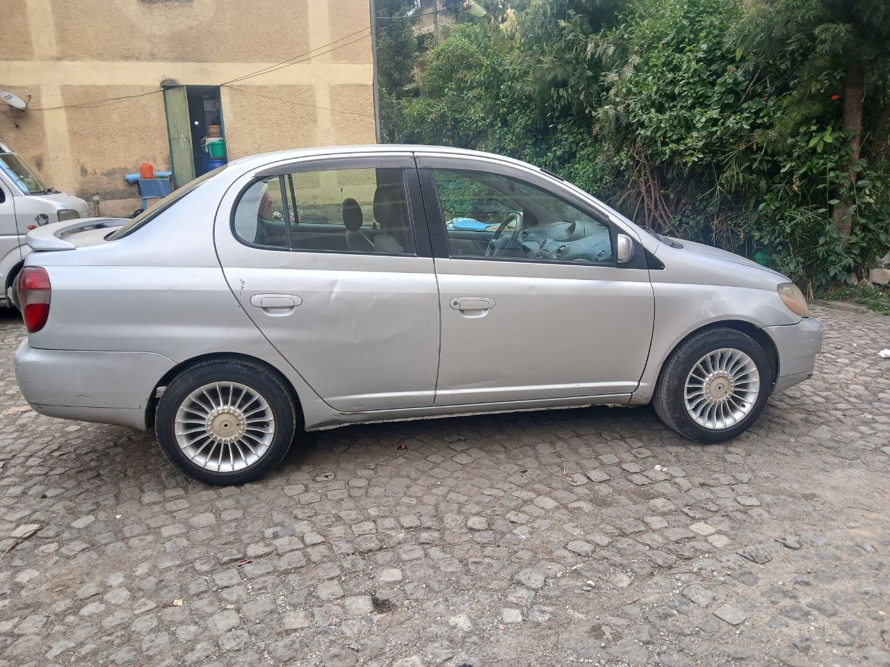 Toyota platz real 2002 - Image