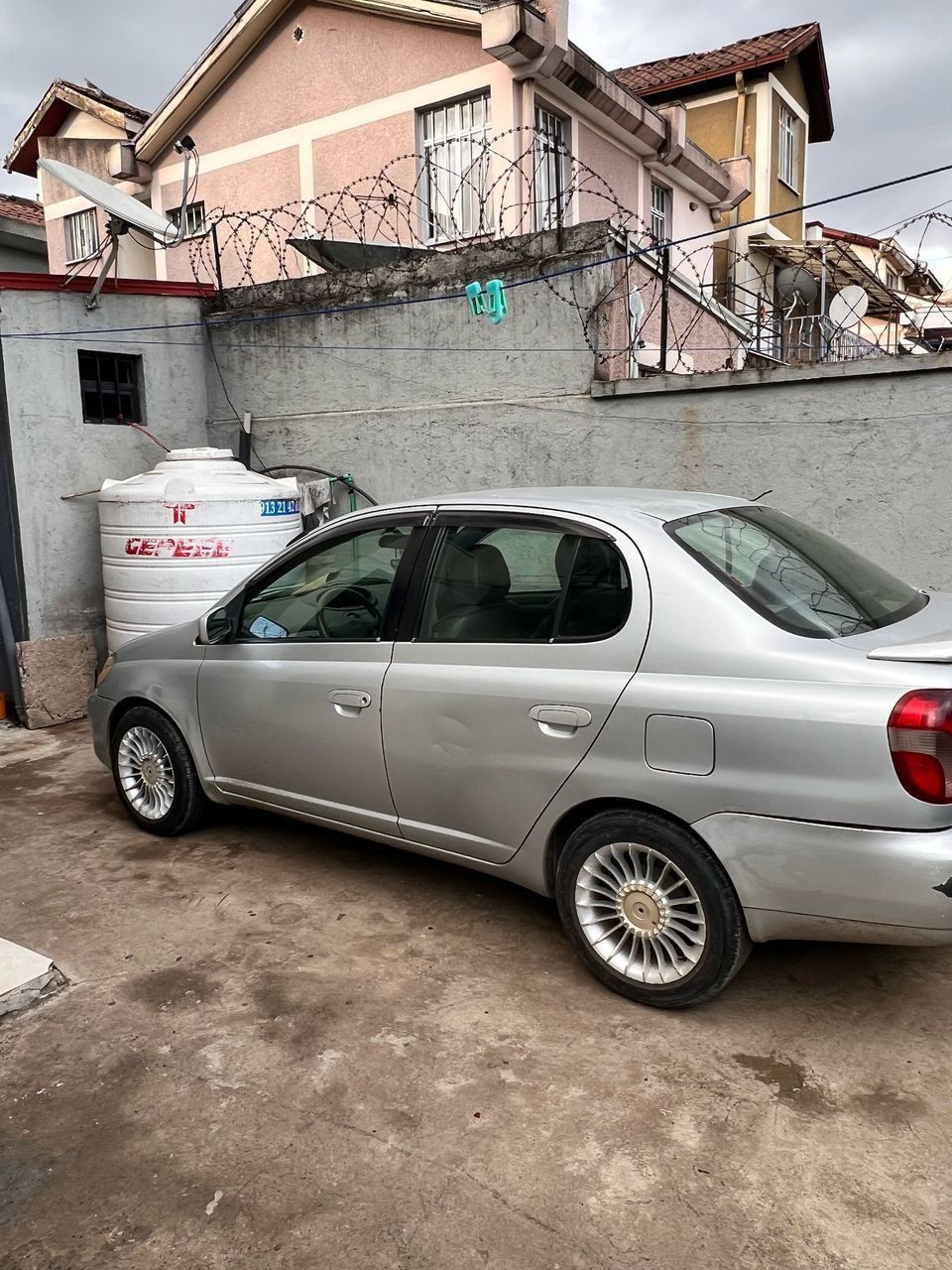 Toyota platz 2002