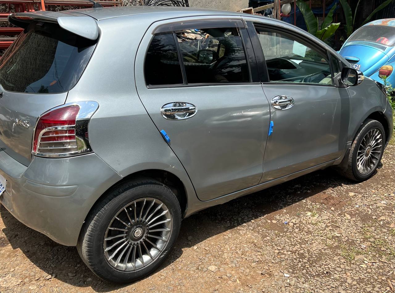 Toyota yaris compact 2010 - Image