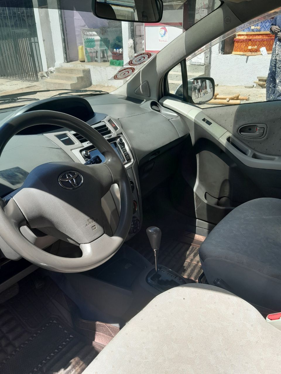 Toyota yaris compact 2010 - Image