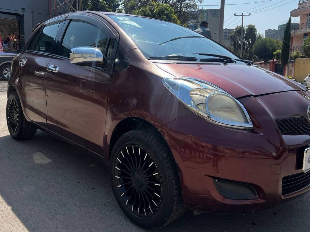 Toyota Yaris compact 2010 - Image