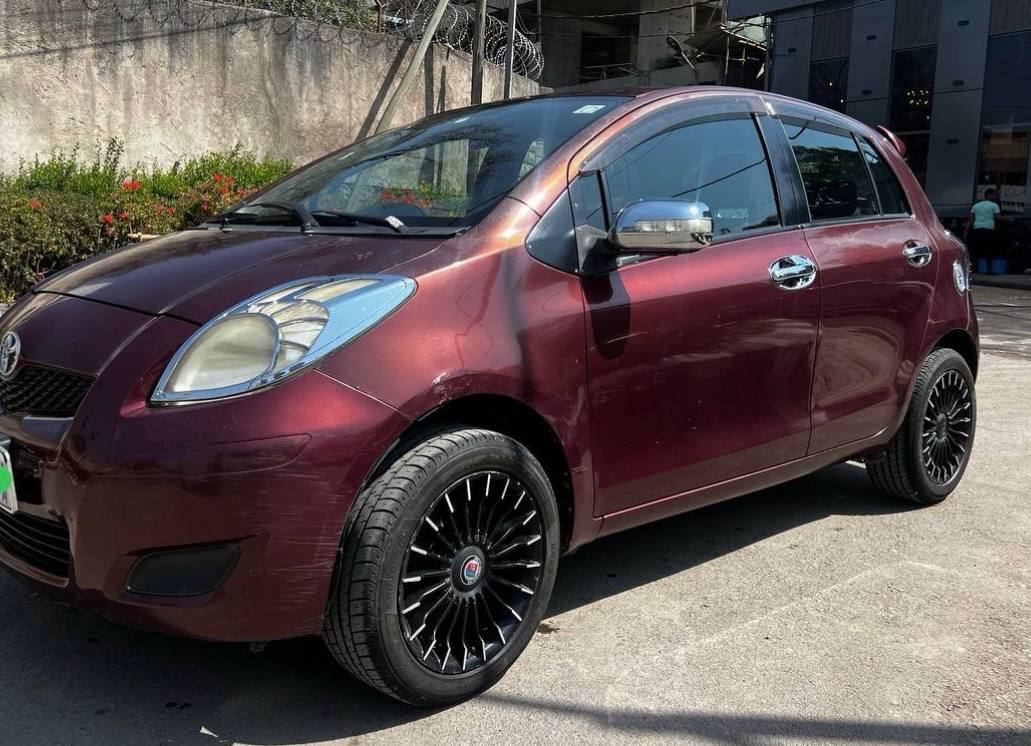 Toyota Yaris compact 2010 - Image