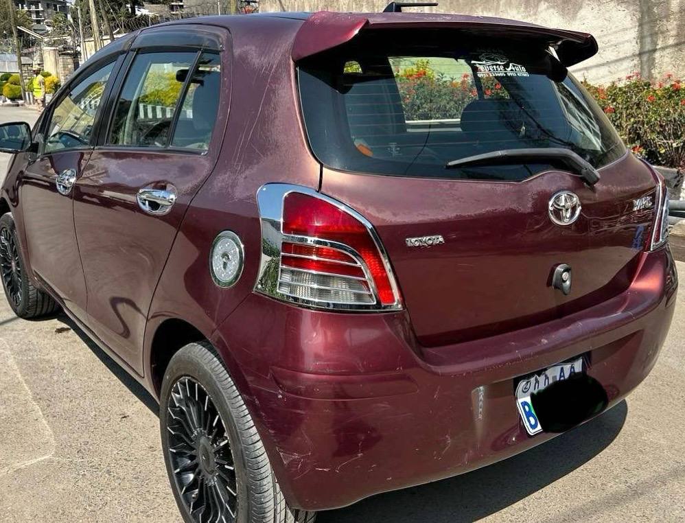 Toyota Yaris compact 2010 - Image