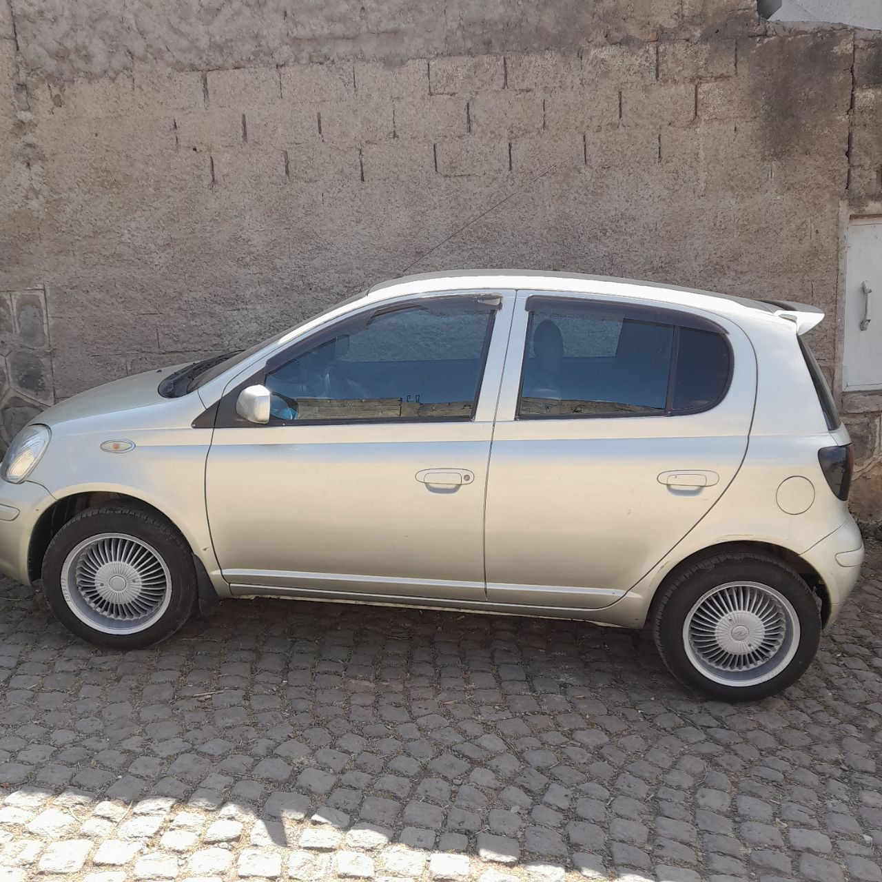 Toyota vitz 2002