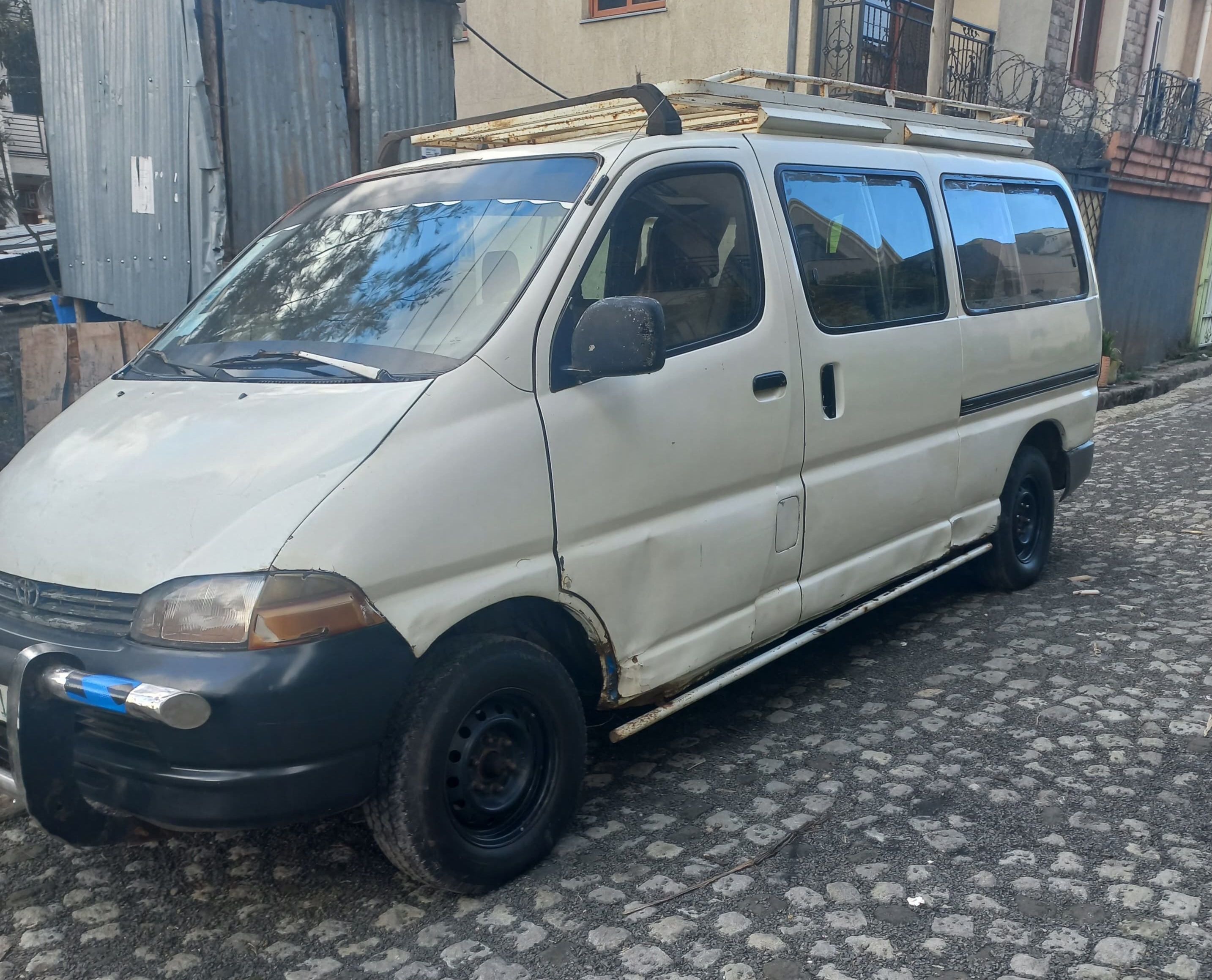 Toyota hiace 2001