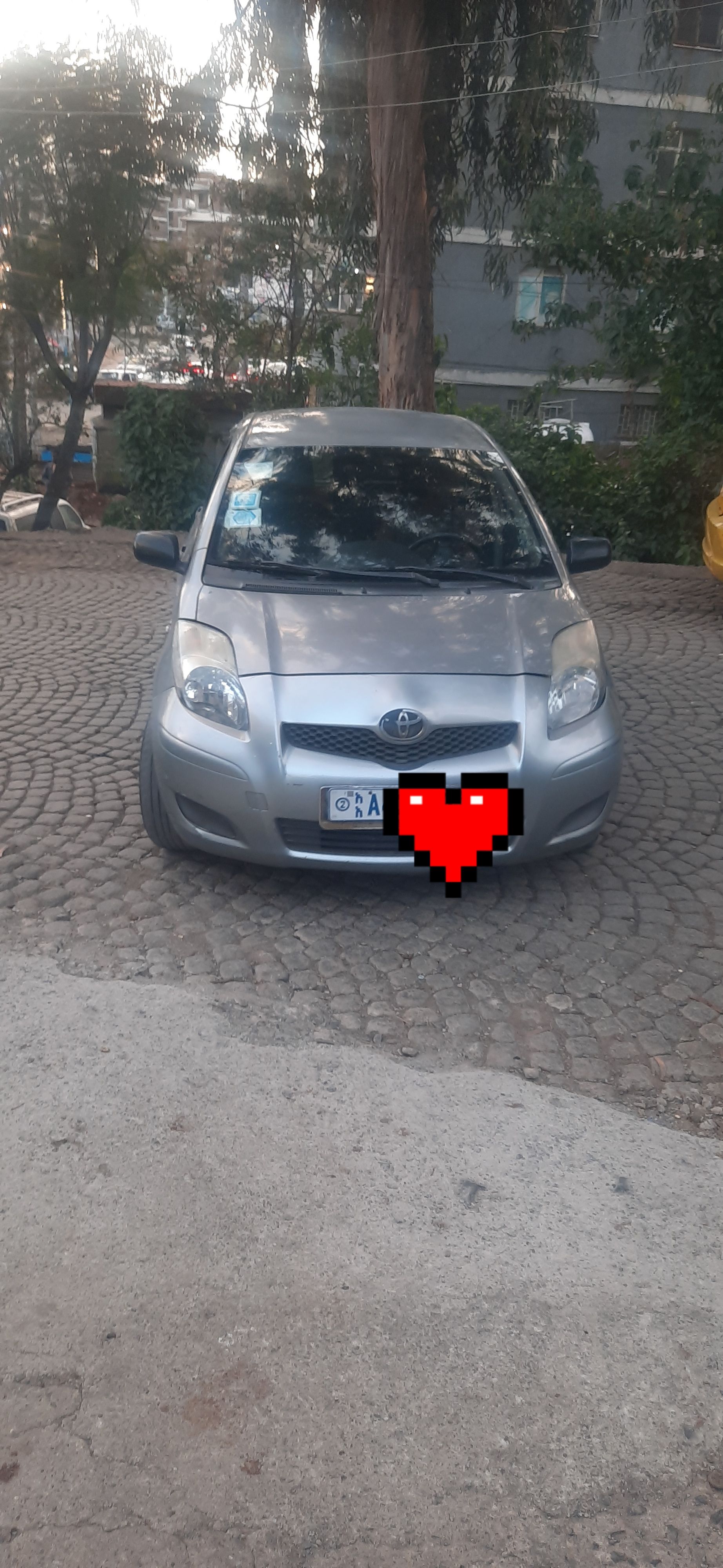 Toyota yaris compact 2009