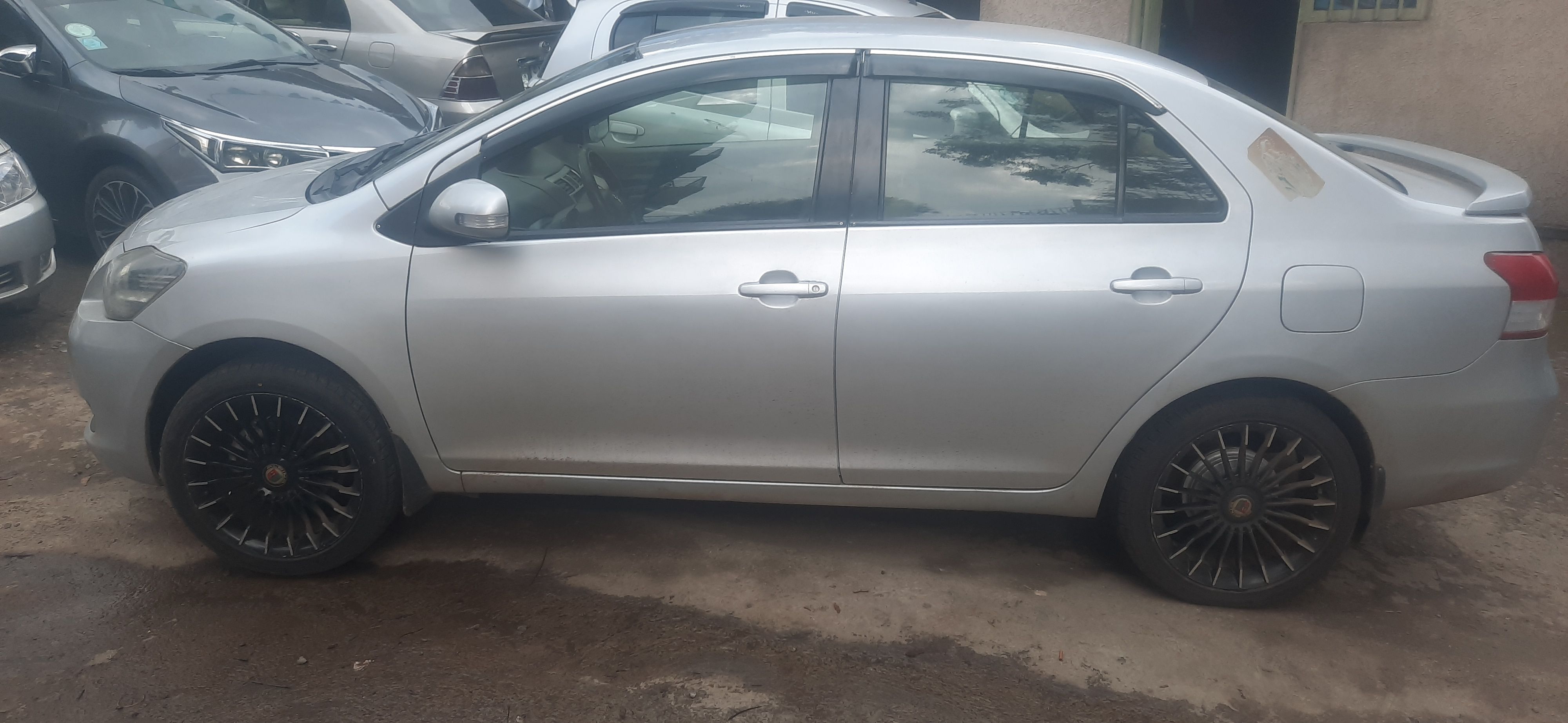 Toyota yaris belta 2010