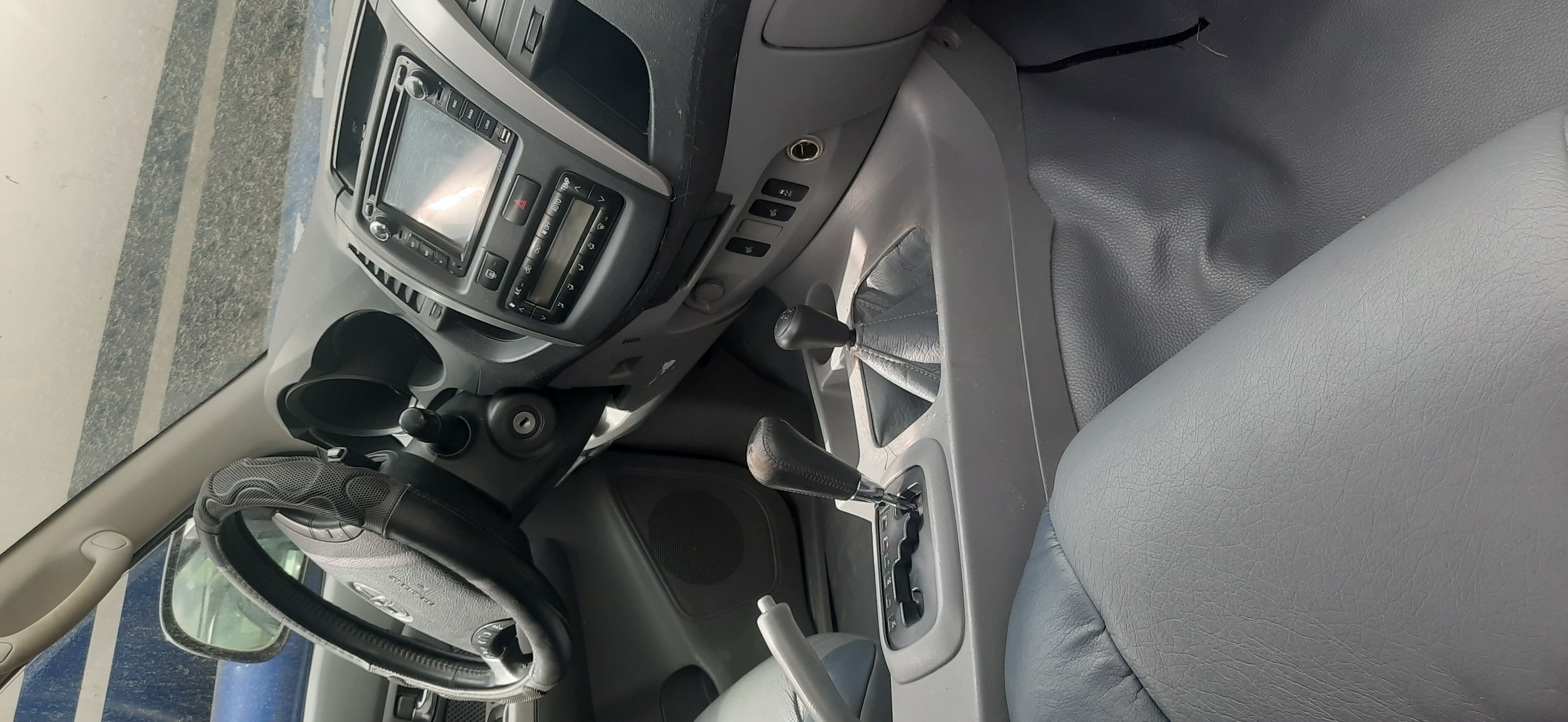 Toyota double cap hilux 2010 - Image