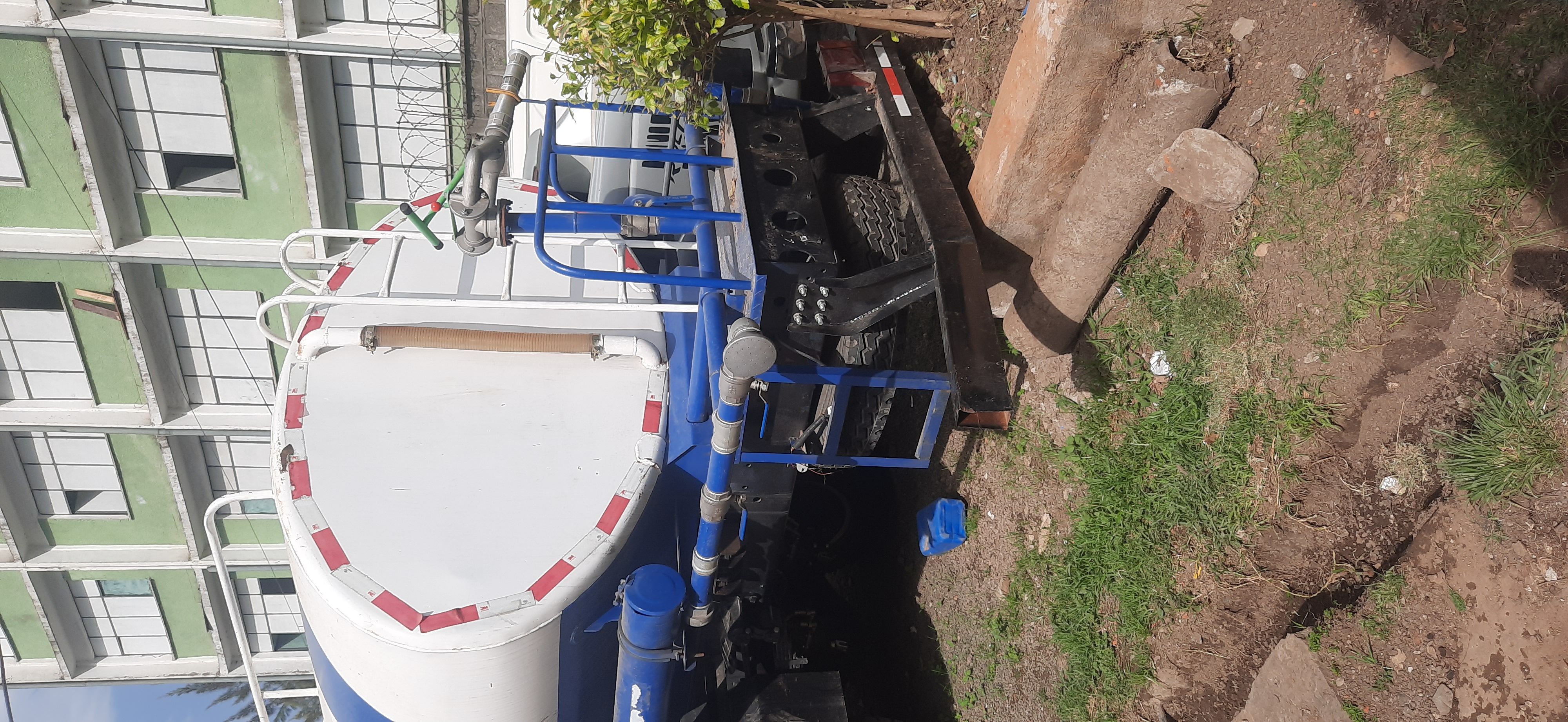 Sinotruck 2023 water truck - Image